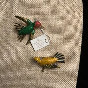 MMA by Ciner Vintage Gold Toned, Hand Enamel Birds Brooch Set.